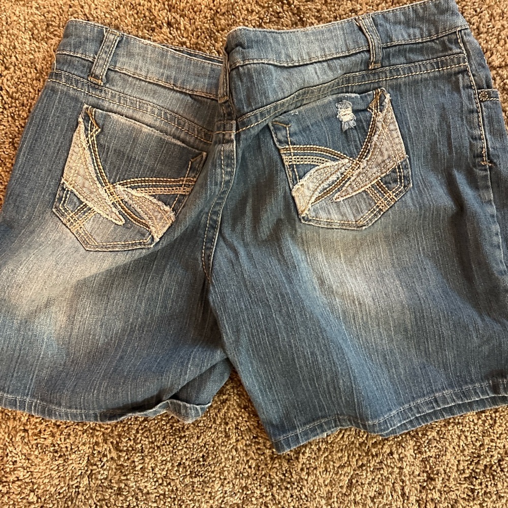 Stylish Blue Denim Shorts with Embroidered Pockets